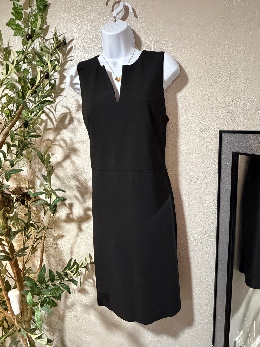 Ann Taylor Black Sleeveless Midi Sheath Dress